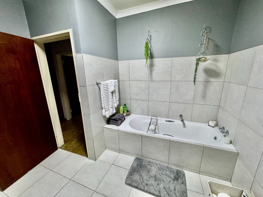 3 Bedroom Property for Sale in Van Der Hoff Park North West